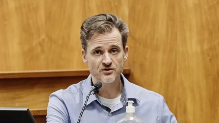Gerhardt Konig testifies in court (via KHNL)
